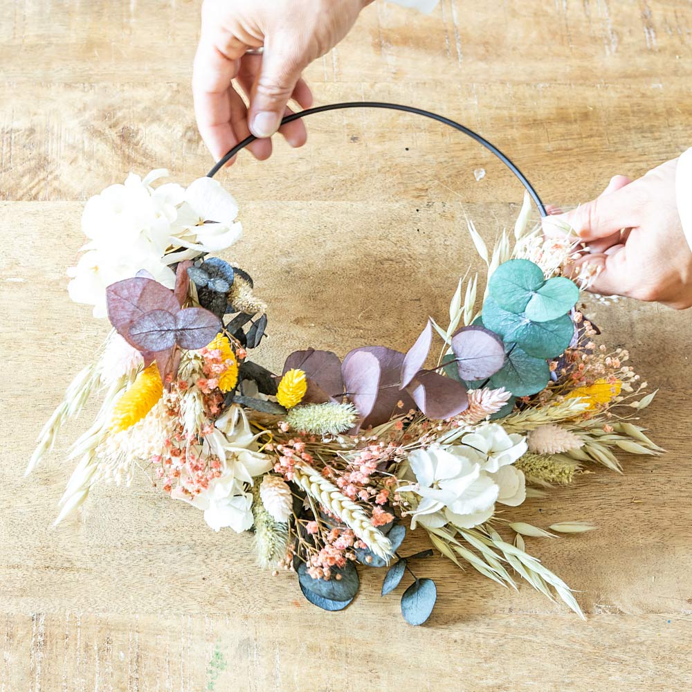 Couronne-murale-en-fleurs-sechees - @OTNS