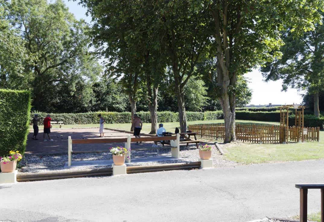 HPAPIC0800010567_Au Chant des Oiseaux_boulodrome_Friaucourt_Somme_HDF