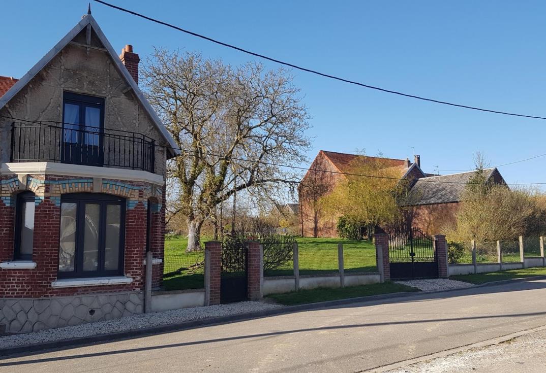 VILLERS FAUCON Le vieux noyer