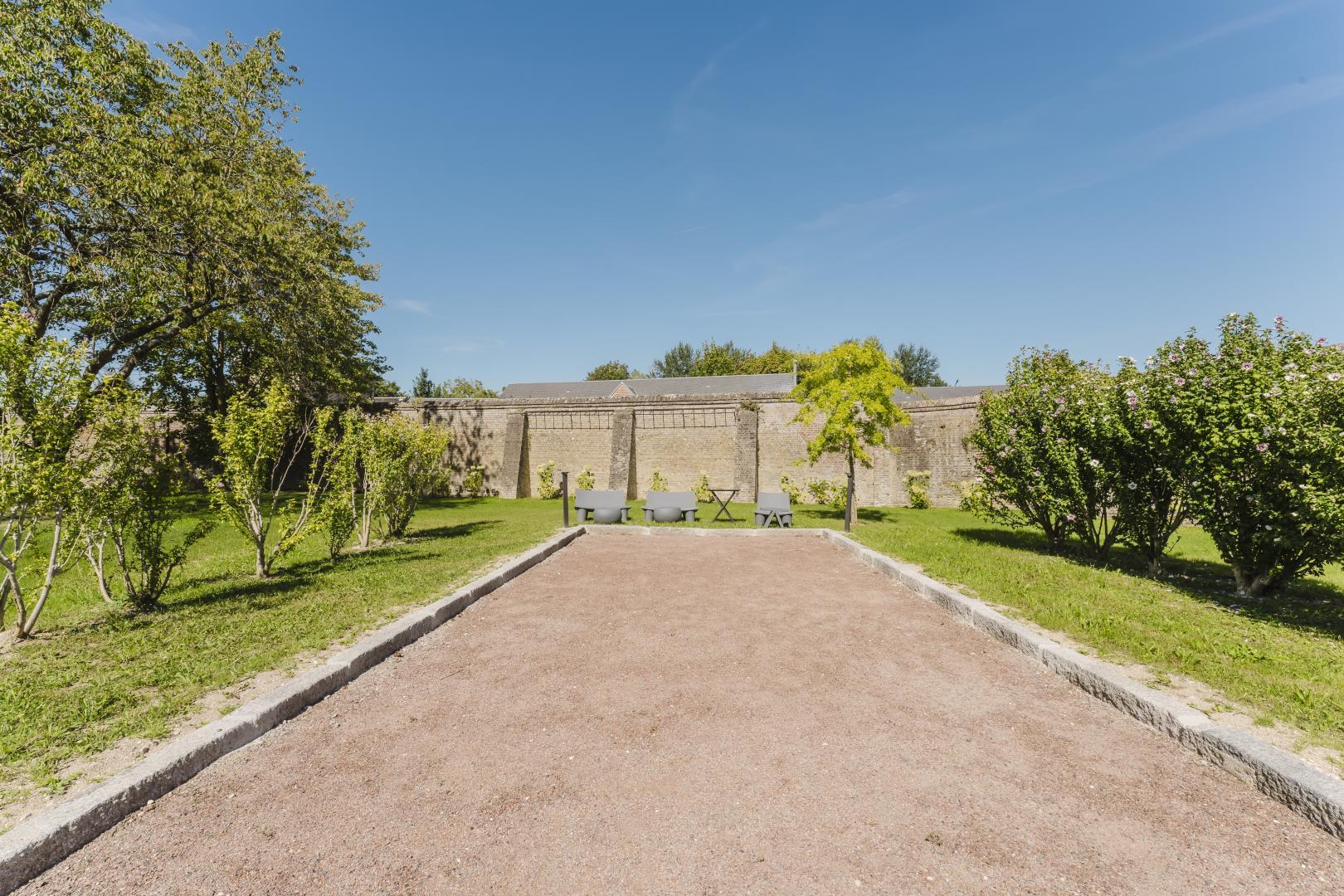 PICQUIGNY Aura Castle - Gîtes de France