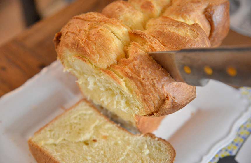 Family snack time! Les Hauts de Pierrefonds bed and breakfast in Northern France