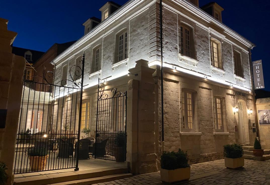 HOTPIC0800010085_Jean de Bruges_facade nuit_Saint Riquier_Somme_HautsdeFrance