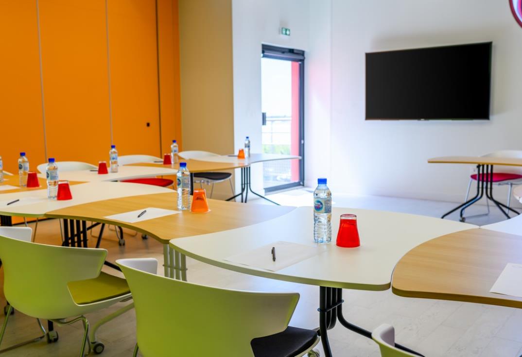 HOTPIC080V50OIUV-Quality-Hotel-Amiens-Meetingroom-8-Poulainville-Somme-HautsdeFrance