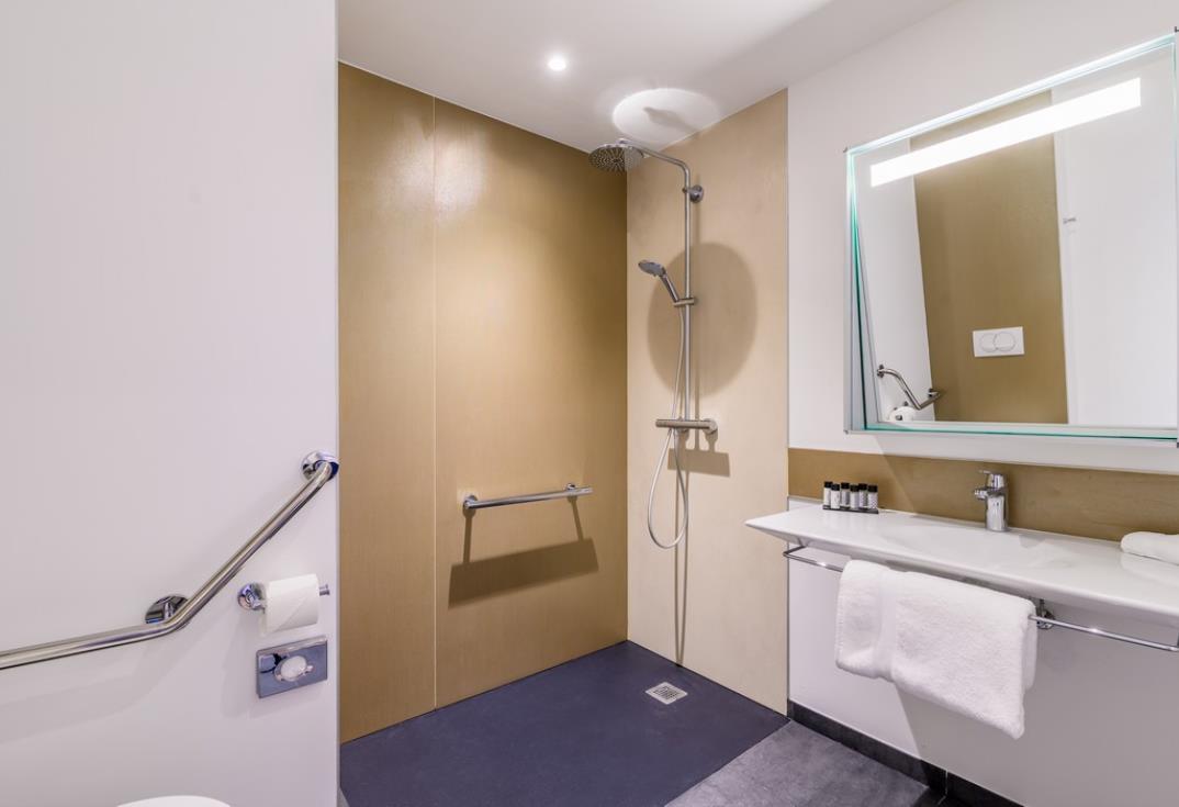 HOTPIC080V50OIUV-Quality-Hotel-Amiens-SDB-PMR-Poulainville-Somme-HautsdeFrance