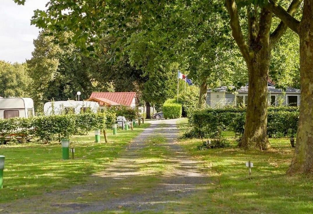 HPAPIC0800010593_Camping le Brochet_allee2_Péronne_Somme_Picardie