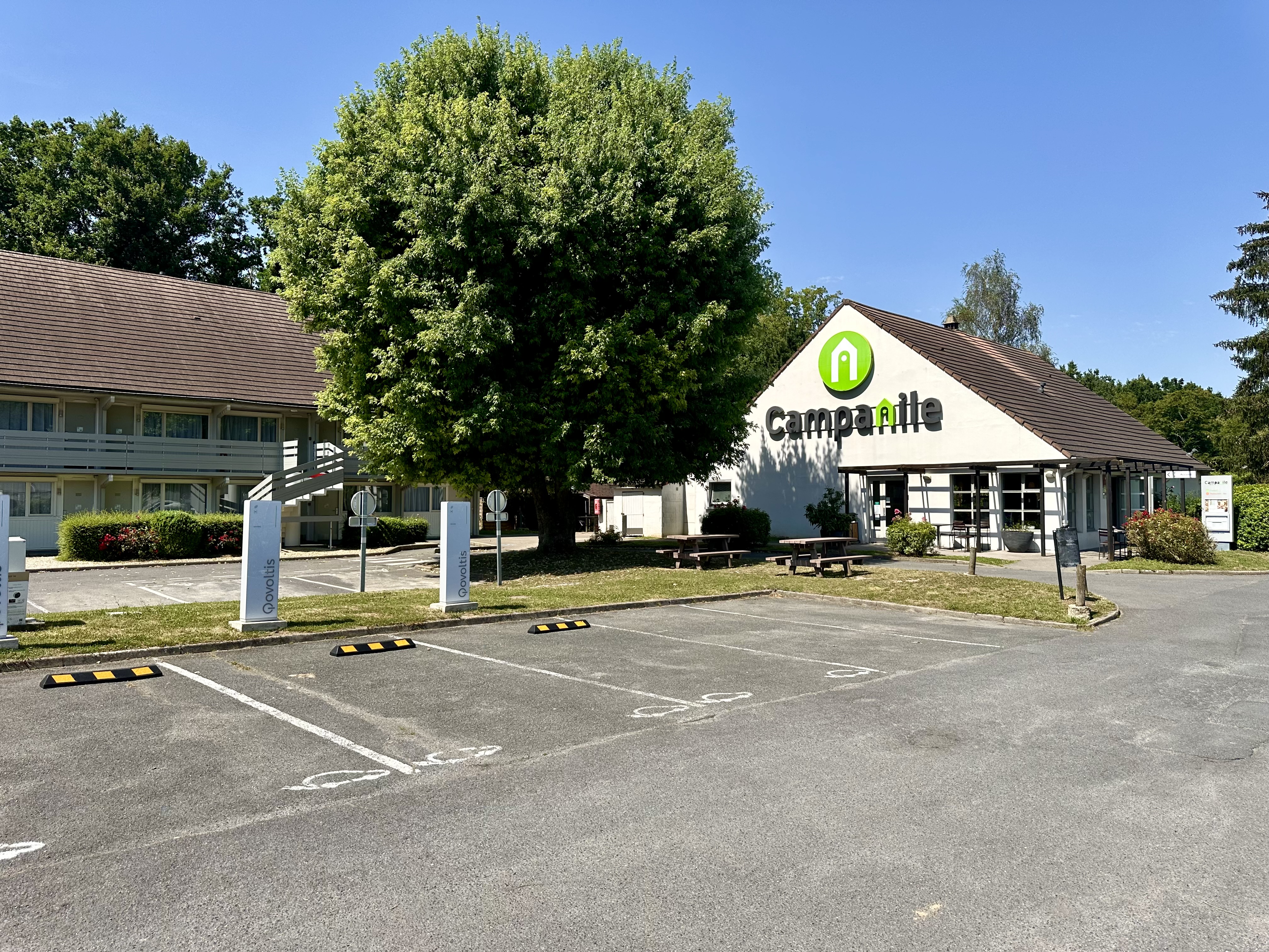 Campanile Chantilly, Chantilly