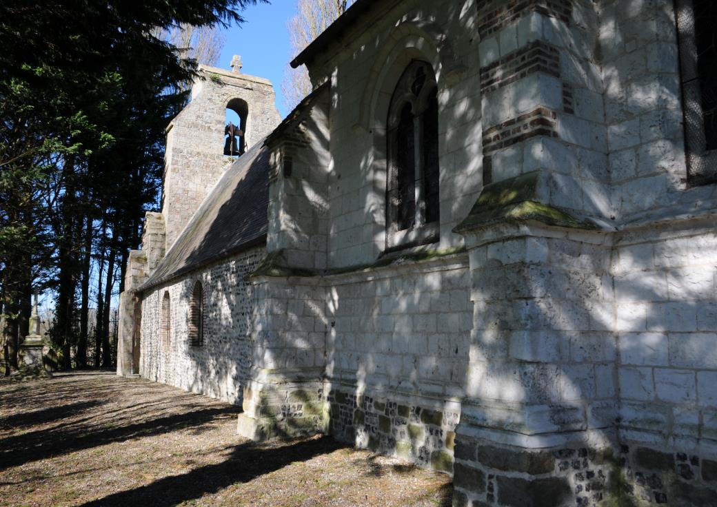 La Chapelle du Hamelet vue côté 2 à Favières ©CPF