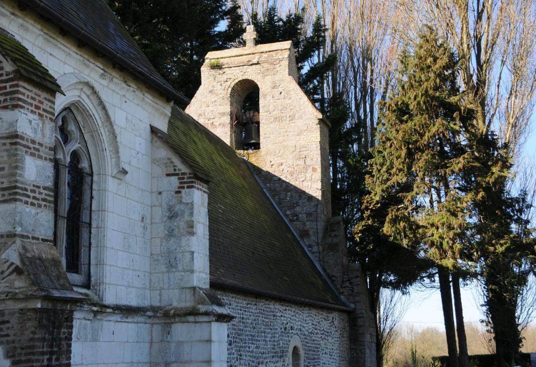 La Chapelle du Hamelet vue côté à Favières ©CPF