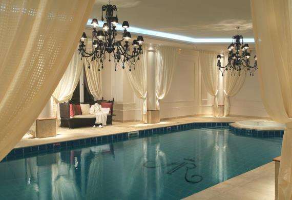 La_chapelle_en_serval_mont_royal_piscine