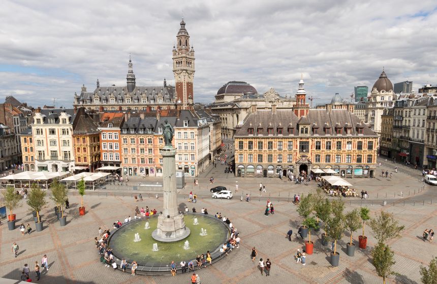 During your stay at the Carlton Hotel in Lille, head for Grand Place, the heart of the city