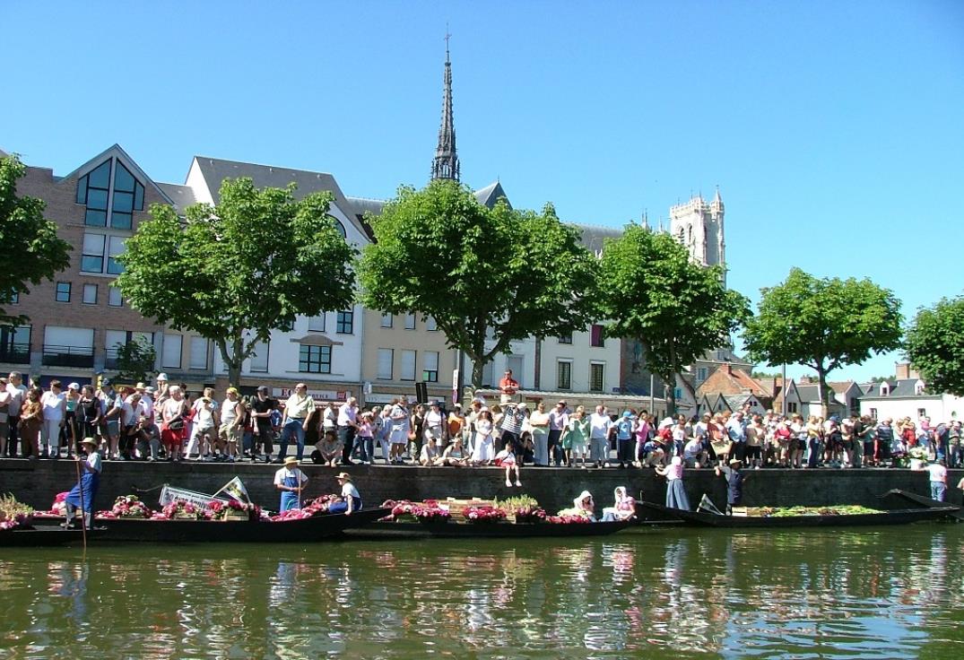 Marché Sur Leau Traditionnel Des Hortillonnagesexpositions