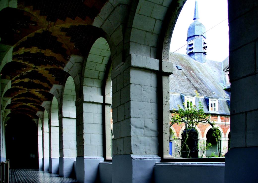 Saint-Riquier_Chapelle de l'hôtel-Dieu_cloître_Somme