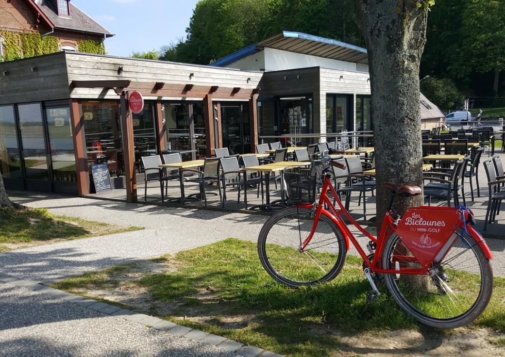 St-Valery-sur-Somme_vélo_minigolf_terrasse-SommeTourisme-DM