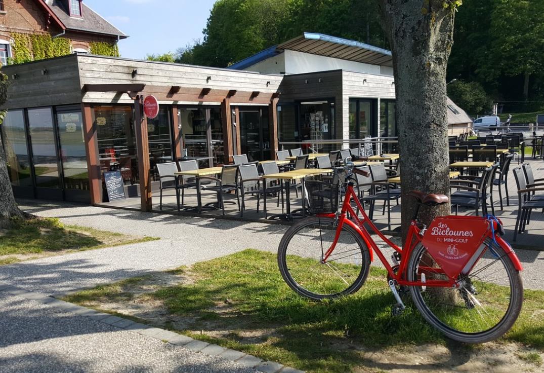 St-Valery-sur-Somme_vélo_minigolf_terrasse-SommeTourisme-DM