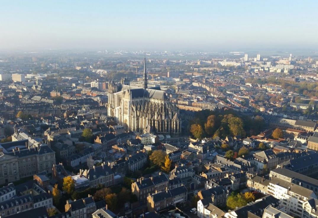 Survol-Cathédrale-Montgolfière©AmiensBalloon