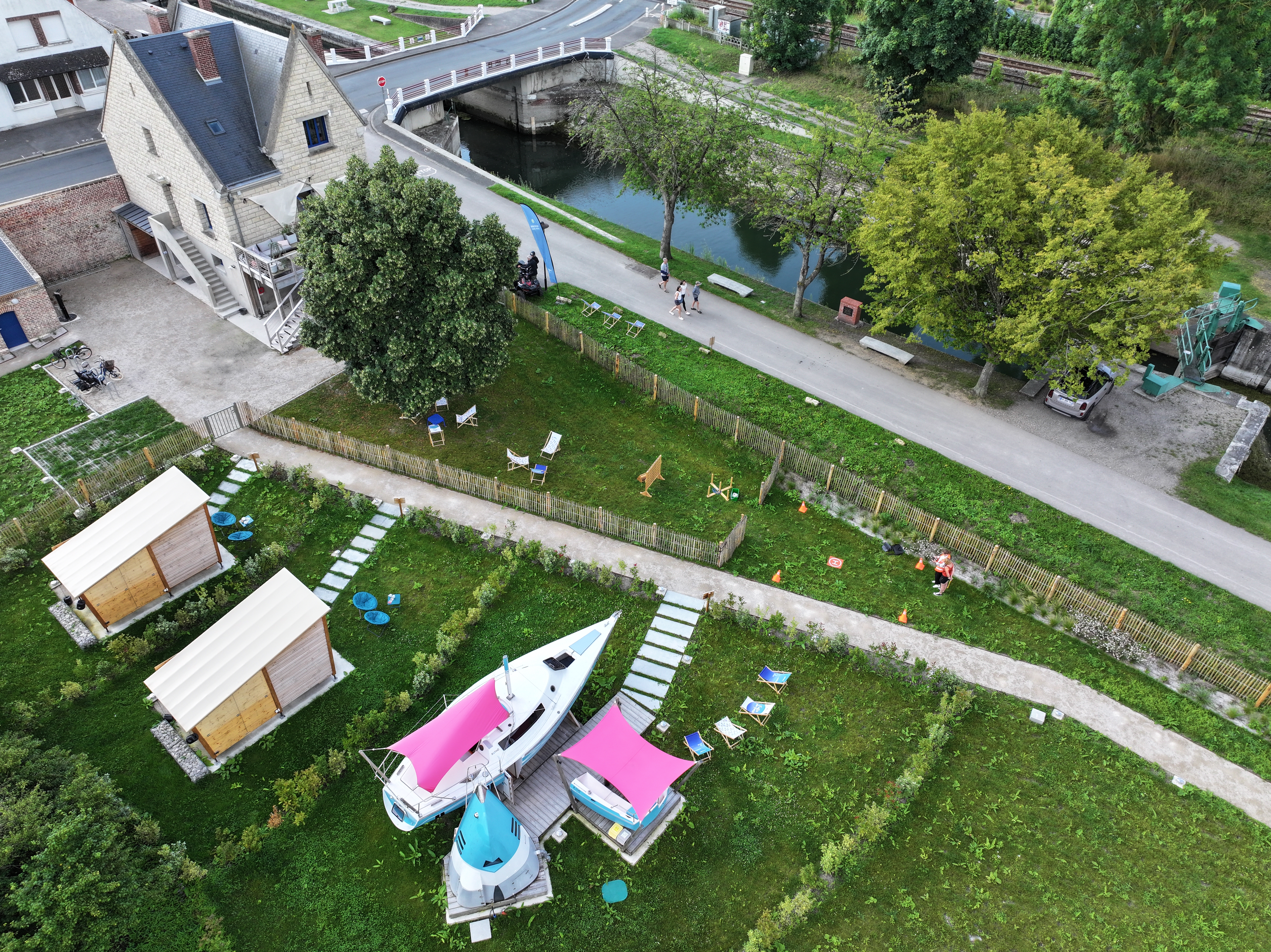 Vue_drone_heb_insolites - @SommeTourisme